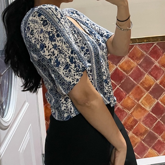 White and blue top from H&M - Picture 5 of 5